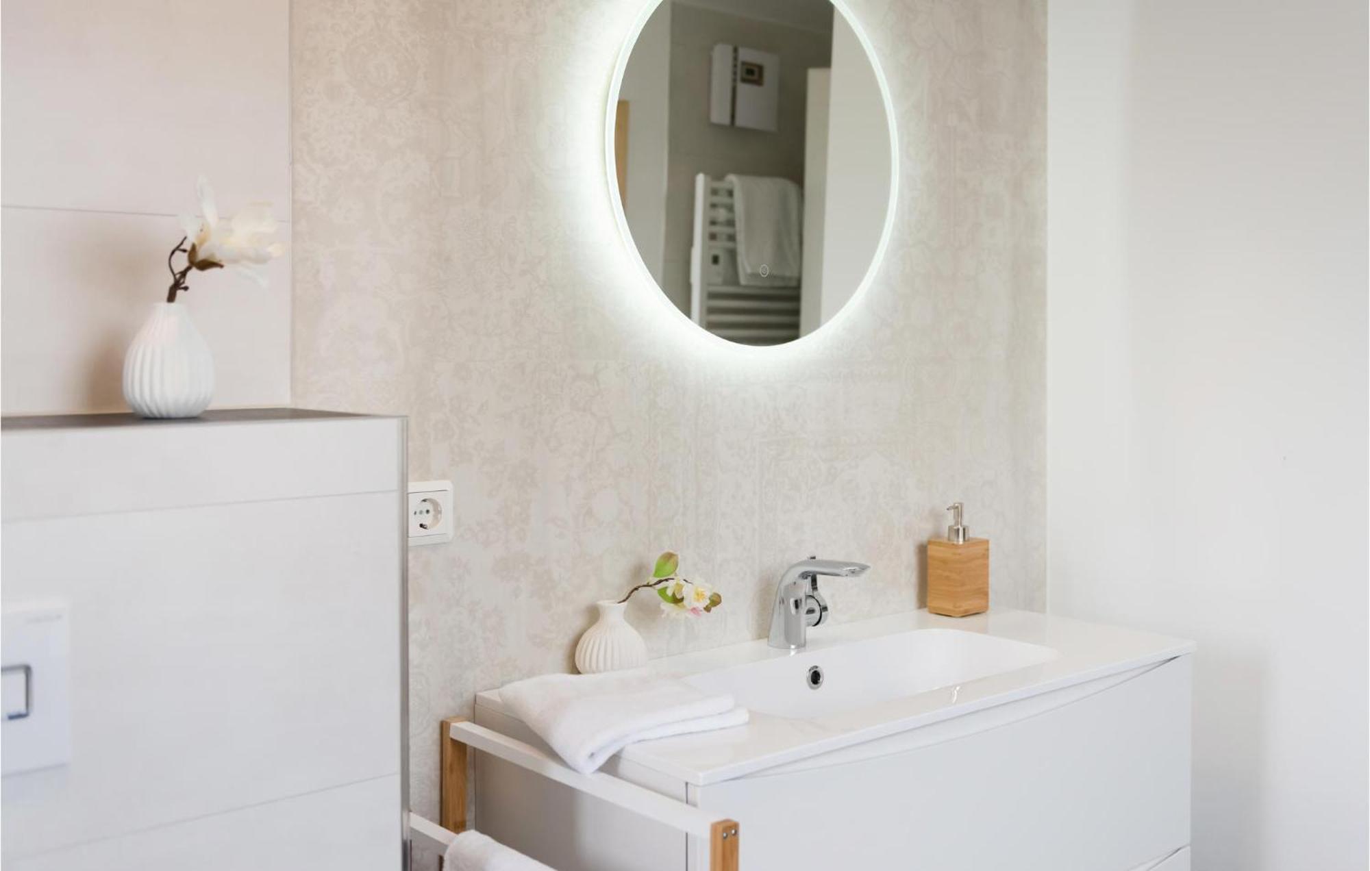 Amazing Apartment In Rechlin With Kitchen Екстер'єр фото