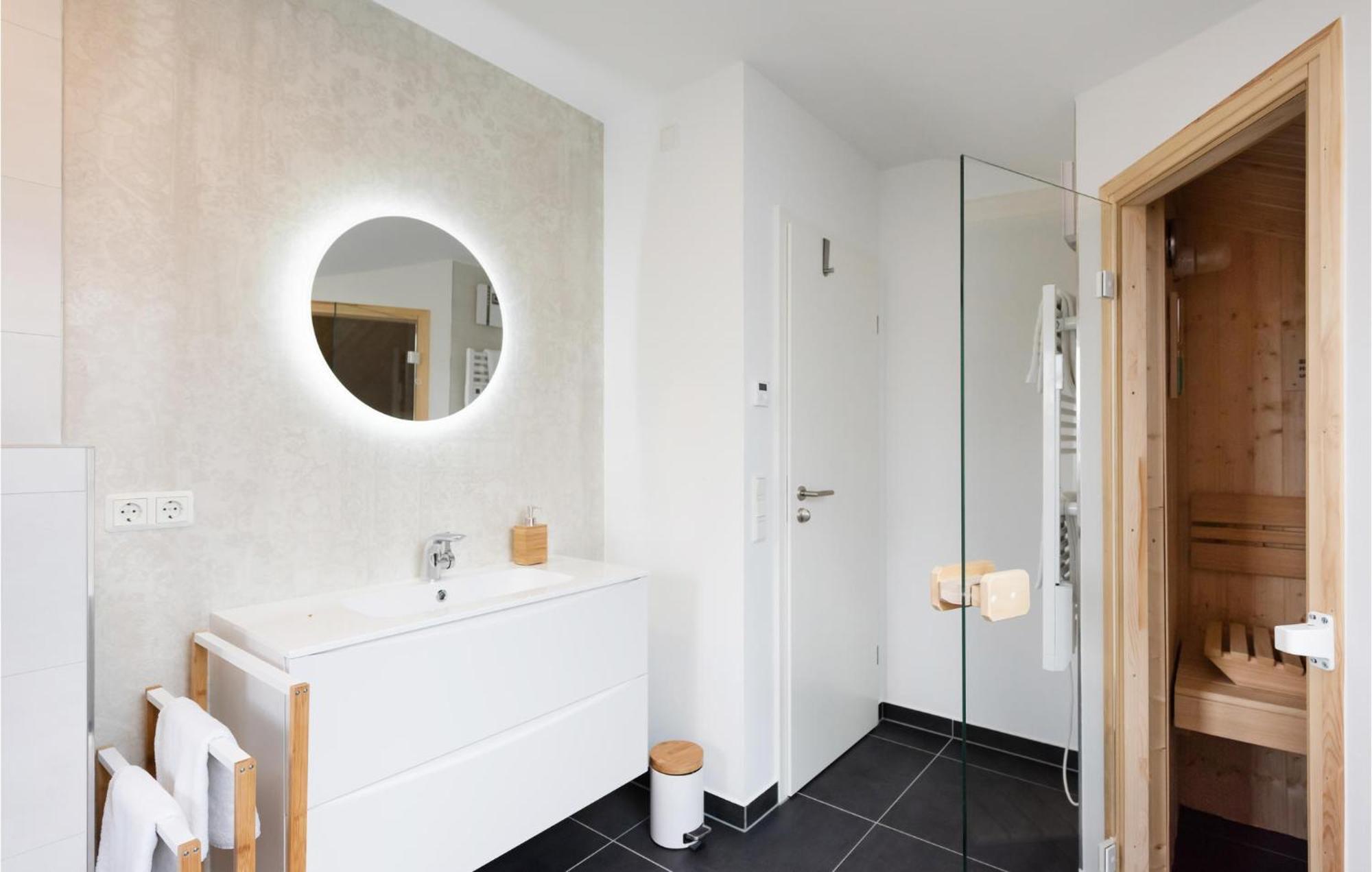 Amazing Apartment In Rechlin With Kitchen Екстер'єр фото